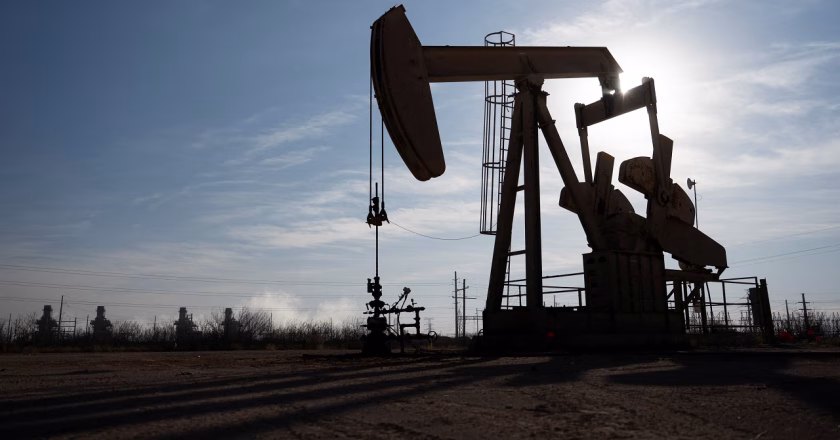 Indian Oil balances volatile margins with LNG hedges and Russian barrels